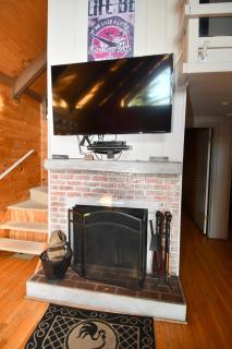 The Outlook - Pet Friendly, Grill, Wifi, View, Fire Pit, Deck, Family Friendly, Foosball, Game Room, King Bed, Fireplace - 2