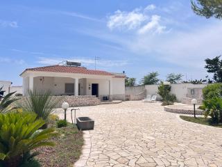 Villa Eugenia in Campomarino di Maruggio, Puglia - casa vacanze - Campomarino - 1