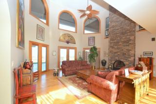 Redbud Keep - Unique Features, Movie Set Decor, Grill, Wifi, Family Friendly, Hiking, Billiard Table, Movie Theater Room, Fireplace, Golfing, View, 2 King Beds - Hedgesville - 6