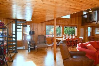 Sleepy View Retreat - Hot Tub, Trail, Hiking, Pet Friendly, Grill, Wifi, Fire Pit, Screen Porch, Family Friendly, Games, King Bed, Secluded, Fireplace, Pond - Berkeley Springs - 4