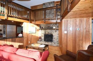 Sleepy View Retreat - Hot Tub, Trail, Hiking, Pet Friendly, Grill, Wifi, Fire Pit, Screen Porch, Family Friendly, Games, King Bed, Secluded, Fireplace, Pond - Berkeley Springs - 2
