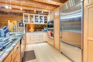 Magical Metamora Cottage with Fire Pit, Pond, Deck! - 8