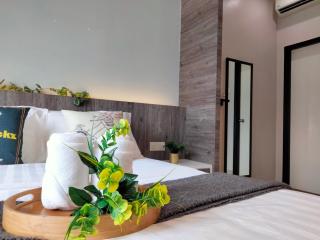 OUG Signature 3Br 6pax Old Klang Road - 1