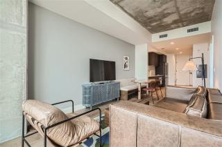 Spacious 1 BR condo - Amazing views - Pool - Kitchen - 4