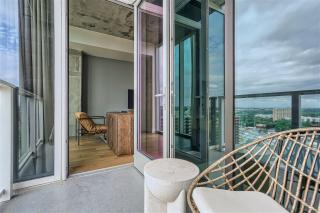 Spacious 1 BR condo - Amazing views - Pool - Kitchen - 5