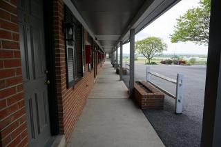 Harvest Drive Family Inn - Renovated Rooms - 1