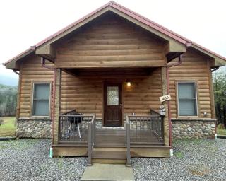 Charming Ruby Bear Home with Amazing View - Tellico Plains - 0