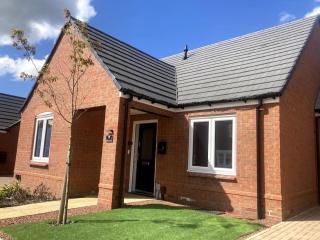 Robins Nest Luxury Bungalow - 0