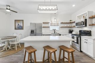 Vacation Rental in Old Town Bay St Louis plus parking for RV - Bay Saint Louis - 4