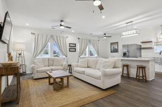Vacation Rental in Old Town Bay St Louis plus parking for RV - Bay Saint Louis - 0