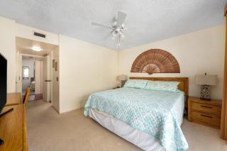 Hawaiian-Style Oceanview Across the Street from Historic Magic Sands Beach Park - White Sands Village 202 - Kailua-Kona - 8