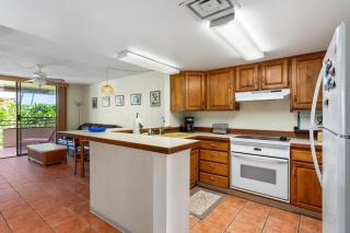 Hawaiian-Style Oceanview Across the Street from Historic Magic Sands Beach Park - White Sands Village 202 - Kailua-Kona - 7