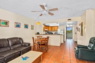 Hawaiian-Style Oceanview Across the Street from Historic Magic Sands Beach Park - White Sands Village 202 - Kailua-Kona - 2