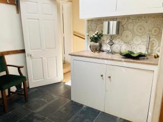 Entire 3 bedroom coach house - - 7