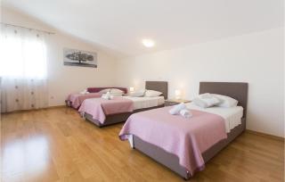 4 Bedroom Lovely Home In Klis - Klis - 9