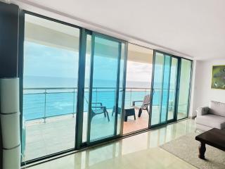 Exclusive 3 BDR, Gym & Pool, SeaView, Luxury Tower - 6