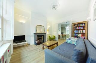 3 Bedroom Apartment in Westminster - 5