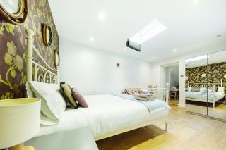 3 Bedroom Apartment in Westminster - 4