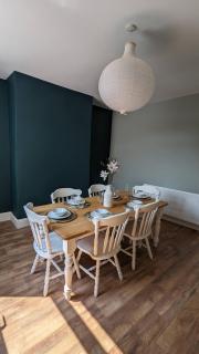 Huge Weekly & Monthly Savings - Free Parking - Wi-Fi & Netflix - 7