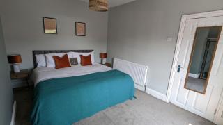 Huge Weekly & Monthly Savings - Free Parking - Wi-Fi & Netflix - 9