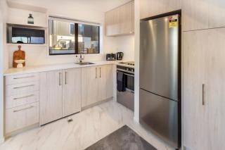 Modern 2 bed, Hagley Park, Riverside Market - 3