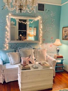 6BR 3 BA HUGE, Balcony, Cemetery, Streetcar sleeps 14!!! - 3