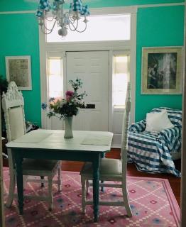 DOLLHOUSE, HUGE 6 BR, French Quarter, STREETCAR sleeps 14! - 3