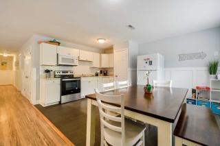 Walk to Atlantic Beach Family Gem with Fenced Yard - Myrtle Beach - 4