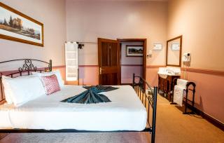 The Henry Parkes Tenterfield - Tenterfield - 7