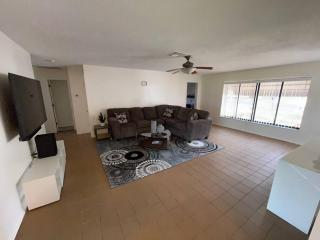 Lakeside retreat - 3 Bedroom, 2 Bathroom house by the lake - Lakeland - 1
