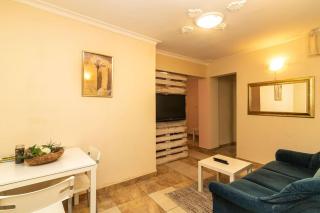 Charming Artistic Central Apartment - 3