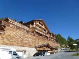 Charmant 2 pièces, terrasse sud, départ skis aux pieds, parking couvert, à 5 min des remontées - FR-1-292-146 - 2