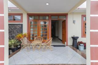 RedDoorz at WR Supratman Batu - Batu - 5