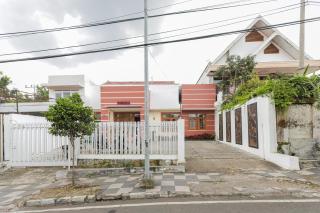 RedDoorz at WR Supratman Batu - Batu - 6