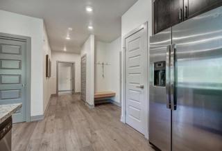 Clearwater Lofts - 3 Bedroom Luxury Condo Near Lakeside Village - 1