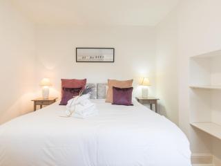 Pass the Keys Trendy Flat in Sunninghill's Village Atmosphere - 9