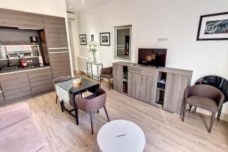 HENRI CAMILLE REAL ESTATE- Miramar - one bedroom apt - Croisette sea view - Cannes - 5