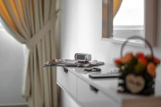 BEST 2 Bedroom Apartment Beach Front (Side View) - Abu Dhabi - 4