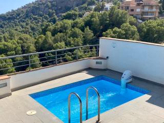 Villa with Heated Pool, Sauna & Sea Views - 2