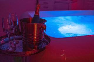 LES SUITES LOVE 2 SPA VUE MER PISCINe - Marsiglia - 4