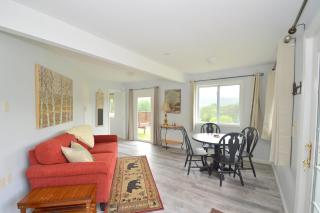 Black Bear Cabin - Fire Pit, Grill, View, Pet Friendly, Fireplace, King Bed, Wifi, Game Room - Morton Grove - 5