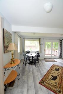 Black Bear Cabin - Fire Pit, Grill, View, Pet Friendly, Fireplace, King Bed, Wifi, Game Room - Morton Grove - 3