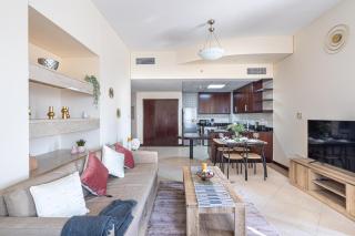 HiGuests - Cheerful Apt With Stunning Views in Port Saeed - Dubai - 5