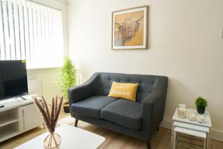 1 BDR Apartment By Caledonia Luxe Stays Short Lets & Serviced Accommodation Glasgow - 2