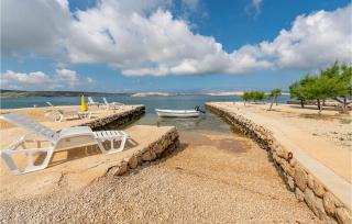 Awesome Home In Kustici With Kitchen - Kustići - 4