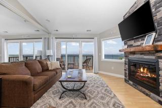 Beachside 329 Waterfront Condo - Traverse City - 6