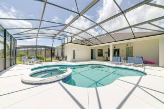 596 Modern 5 bed home overlooking beautiful golf course and conservation with Games room - 0