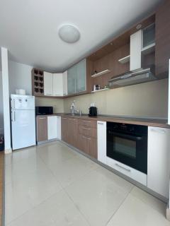 Sunny two room apartment, Baneasa, Petrom City, Free wi-fi and underground parking - Bucarest - 4