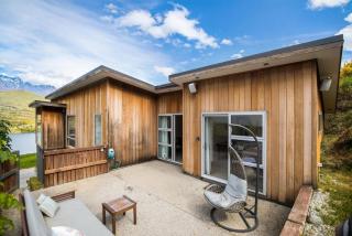 Unbeatable LakeView Stylish Home - 1