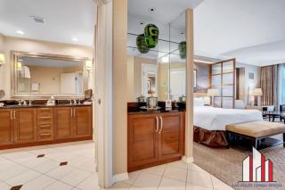 MGM Signature-25-815 Strip View Balcony Studio - 1